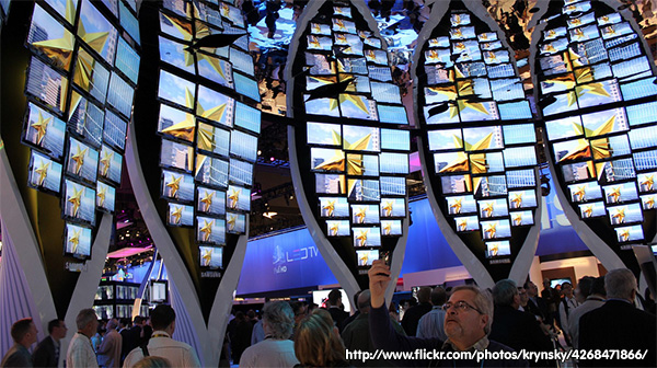 Televisões expostas na CES 2010 (Mark Krynsky/Flickr)